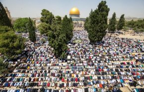 50 ألف فلسطيني يؤدون صلاة الجمعة في الأقصى