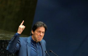 عمران خان لأنصاره: واصلوا الاحتجاجات السلمية ولا تجلسوا داخل منازلكم