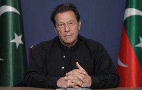 شاهد.. سجن رئيس الوزراء الباكستاني السابق 