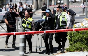 إصابة مستوطن بجراح خطيرة في عملية طعن بمنطقة بيتح تكفا في ’تل أبيب’
