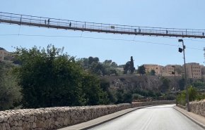 شاهد.. جسر استيطاني معلق جنوب المسجد الأقصى المبارك