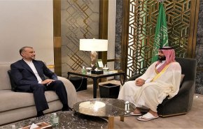 في لقاء دام 90 دقيقة.. هذا ما اتفق عليه وزير الخارجية الإيراني وولي العهد السعودي  