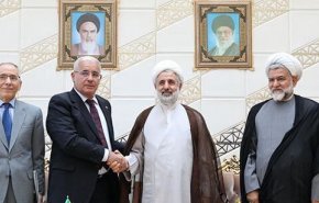 رئيس برلمان الجزائر يصل طهران