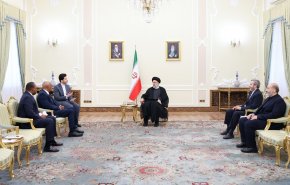 رئيسي يتسلم أوراق اعتماد 5 سفراء معتمدين + صور