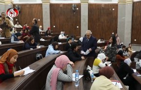 اقبال واسع علی تعلم اللغة الفارسية في مصر 