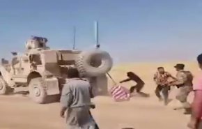 شاهد.. أهالي حامو في الحسكة يطردون رتلا للجيش الأمريكي 