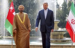 اتصال هاتفي بين أمير عبداللهيان ونظيره العماني حول مفاوضات رفع الحظر

