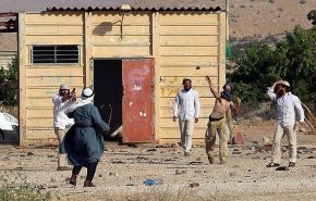إصابة 4 مستوطنين رشقا بالحجارة شمالي رام الله