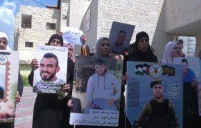 كاميرا العالم توثق معاناة عوائل شهداء فلسطينيين حرموا من وداع ابنائهم