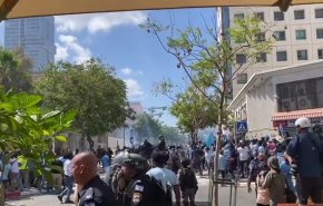 بالفيديو..مواجهات عنيفة في تل أبيب ..أكثر من 150 إصابة