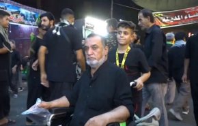 مشاركة الأطفال بتقديم الخدمات للمشاركين في إحياء أربعين الإمام الحسين(ع)