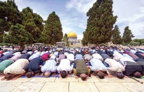 40 ألف فلسطيني يؤدون صلاة الجمعة في الأقصى

