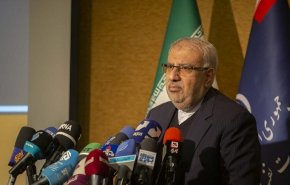 وزير النفط الإيراني: لا خطط لدينا لزيادة سعر البنزين

