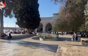 المستوطنون الإسرائيليون يعتدون على الكنائس ورجال الدين المسيحيين بالبصاق