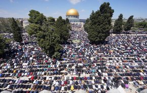 50 ألف فلسطيني أدوا صلاة الجمعة في المسجد الأقصى
