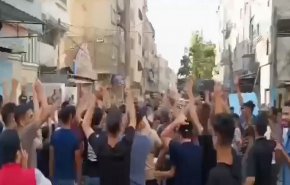 أهالي مخيم الشاطئ في غزة يهتفون'الموت ولا المذلة' رفضا للنزوح