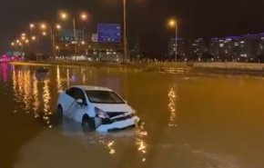 بالفيديو.. الاحتلال قطع المياه عن قطاع غزة فغرق فيها
