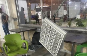 الإحتلال يقصف معبر رفح ويعطل إرسال المساعدات الإنسانية لغزة + فيديو