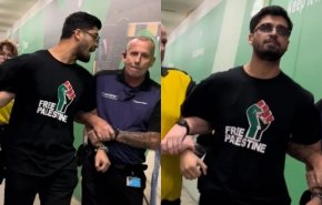 شاهد.. لحظة طرد يوتيوبر بريطاني من مباراة ملاكمة بسبب دعمه لفلسطين