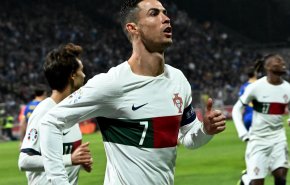 شاهد..الهجوم على'كريستيانو رونالدو' وتعرضه لإصابة