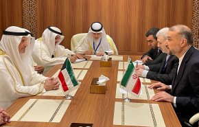 وزير الخارجية الايراني يلتقي بنظيره الكويتي قبيل اجتماع جدة