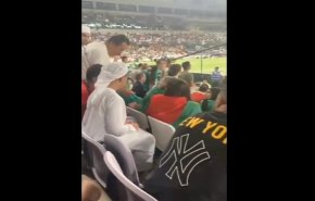 بالفيديو.. الأمن الإماراتي يطرد مشجعة تحمل علم فلسطين من ملعب أبوظبي