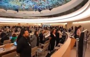 بالفيديو.. الحاضرون يديرون ظهورهم للسفيرة الأميركية في اجتماع لجنة حقوق الإنسان