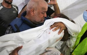 هكذا يعلق وائل الدحدوح على استشهاد 12 من أفراد أسرته!