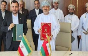 إيران وعمان توقعان وثيقة للتعاون المشترك في مجال الاتصالات