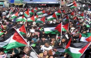 بالفيديو.. اهالي جنين يتضرعون بالدعاء في صلاتهم لقطاع غزة