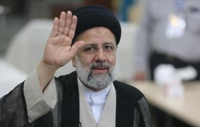 الرئیس الايراني: خط سكك الحديد همدان - سنندج سيرتبط بالعراق