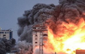 اشتباكات بأربعة محاور في غزة وسط قصف عنيف للإحتلال+ فيديو
