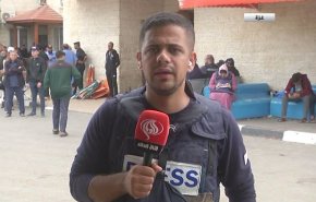 شاهد.. مراسل بمجمع الشفاء ينطق الشهادة على الهواء من شدة القصف 