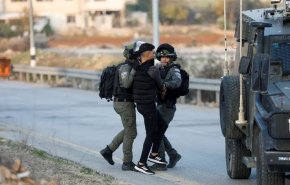 بالفيديو.. الاحتلال يشن حملة اعتقالات واسعة بالضفة الغربية والقدس 