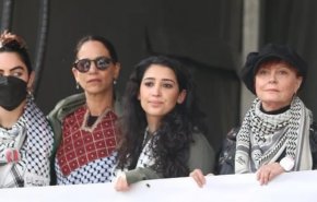 شاهد/ممثلة أمريكية بالكوفية الفلسطينية تدعم غزة وصحف عبرية تهاجمها!