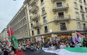 تظاهرة في جنيف تضامنا مع فلسطين + فيديو
