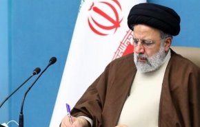 الرئيس رئيسی يهنئ بتتويج الشباب الإیراني بلقب بطولة العالم لرفع الأثقال