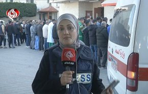 شاهد.. مراسلة قناة العالم تبحث عن أقربائها بين الأجساد