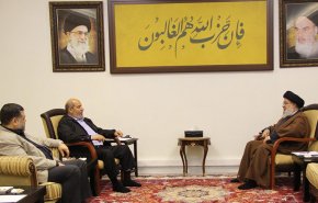 ‫السيد نصرالله یستقبل وفدا من حركة حماس 