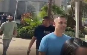 شاهد هروبا جماعيا لمستوطني 'ايلات' اثر سماعهم صفارات الانذار 