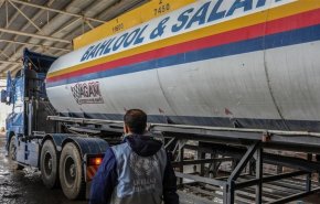 مسؤول مصري: 130 ألف ليتر وقود ستدخل غزة الجمعة
