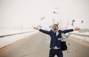 دراسة تكشف.. كم يلزمنا من المال لنكون سعداء؟