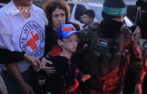 شاهد الفرق في التعامل مع الأسرى بين المقاومة وجيش الاحتلال
