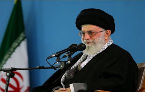 قائد الثورة الاسلامية يستقبل جمعا من اهالي خوزستان وكرمان 