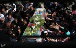 مشاهد تفطر القلوب.. تشييع جثامين المدافعين عن المراقد المقدسة بطهران