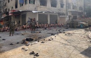 بالفيديو: الاحتلال يعتقل العشرات في شمال غزة ويجبرهم على خلع ملابسهم