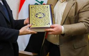 إيران تهدي النسخة الأندر من القرآن الكريم بالعالم الى هذا البلد..
