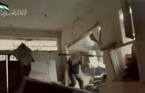 شاهد..'رمية ربانية' من مقاتل قسامي تعطي الدرس للعسكريين!