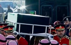 شاهد..لحظة وصول جثمان أمير الكويت الراحل إلى مسجد بلال بن رباح