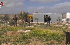 الإحتلال يرسل اخطارات بهدم منازل للفلسطينيين بعموم الضفة
